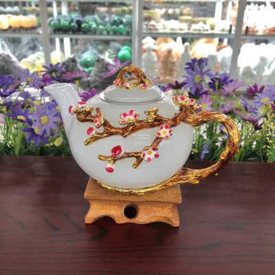 Bộ ấm trà chạm hoa mai với ly chạm chữ đá bạch ngọc