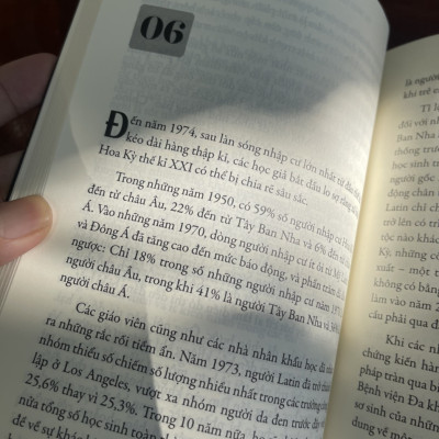 (Chuyển thể thành phim Stand and Deliver - Đừng bao giờ nghĩ học trò mình ngu dốt). ESCALANTE - NGƯỜI THẦY XUẤT SẮC NHẤT NƯỚC MỸ- Jay Mathews – Khánh Vân dịch – Tân Việt – NXB ĐH Sư Phạm Hà Nội
