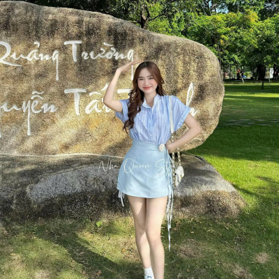 Set đầm sơ mi kẻ sọc mix chân váy đắp tag hoa