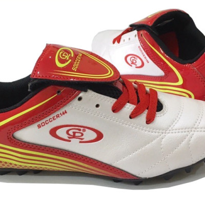 GIÀY ĐÁ BÓNG KÈM VỚ CHỐNG TRƠN NGẮN CAO CẤP ( GIAO VỚ MÀU NGẪU NHIÊN )