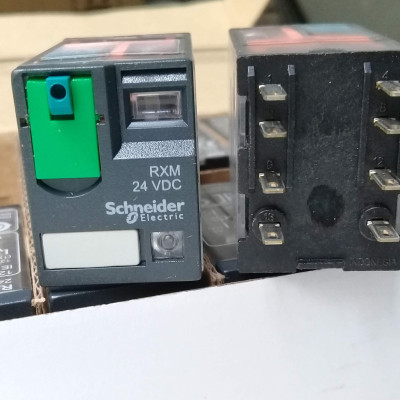 Rơ le trung gian RXM2AB2BD Schneider 8 chân, có led 24Vdc  | Hàng Chính hãng |