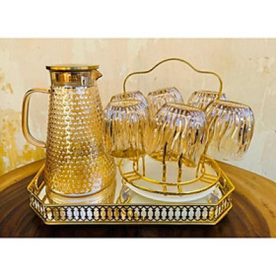 Cobo bộ bình đựng nước uống thủy tinh chịu nhiệt cao cấp  6 cốc , khay và giá úp cốc màu vàng Gold sang trọng