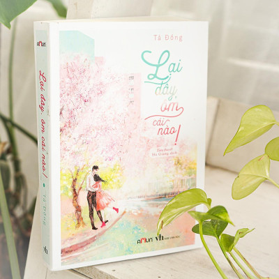 Sách - Lại Đây, Ôm Cái Nào - Đinh Tị Books
