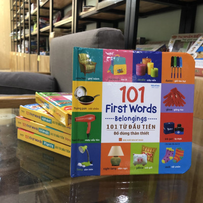 Sách - 101 First Words - Belongings / 101 Từ Đầu Tiên - Đồ Dùng Thân Thiết ( Tái Bản)