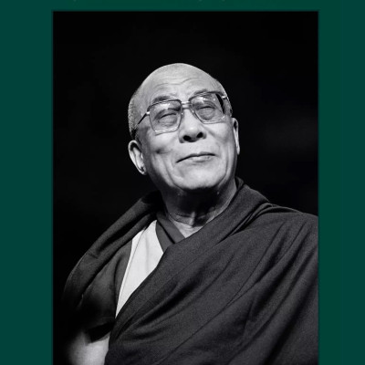 Sách - Đức Đạt Lai Lạt Ma Bộ ảnh của Manuel Bauer thực hiện từ 1990-2024