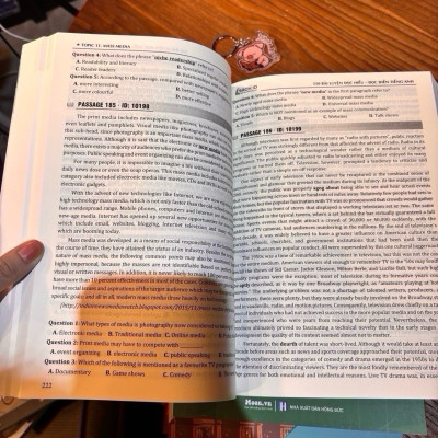 550 bài Luyện đọc hiểu - đọc điền Tiếng Anh - Moonbook