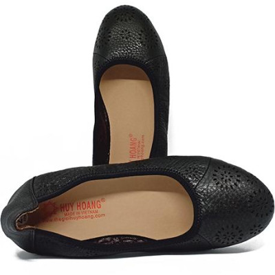 Giày nữ hoa văn Huy Hoàng da bò màu đen HT7948