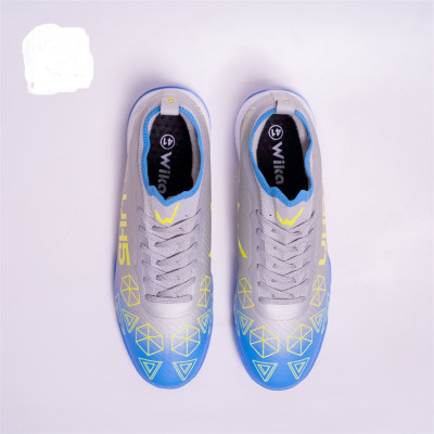 Giày đinh đá bóng sân cỏ nhân tạo Văn Hậu VH5 Chất liệu: Da TPU bền bỉ, chống thấm