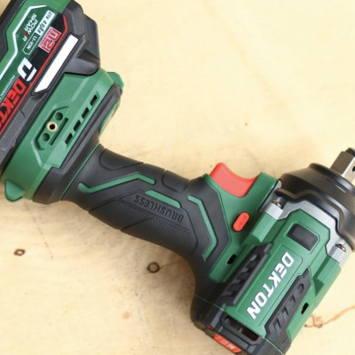 COMBO Máy siết bu lông dùng pin 21V Dekton M21-IW550PRO KÈM 1 PIN M21-B4000M + 1 SẠC M21-S20 DEKTON KÈM HỘP DK-IJC01 - KM_T8 -HÀNG CHÍNH HÃNG