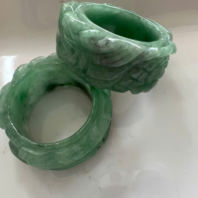 Nhẫn Rồng Nam Ni 20mm Cao 12mm Dầy 4mm Đá Cẩm Thạch Xanh Đều màu tự nhiên nhu đẹp sang tay ạ