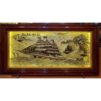 TRANH ĐỒNG VÀNG LIỀN TẤM KHUNG GỖ TỰ NHIÊN GẮN ĐÈN LED - THUẬN BUỒM XUÔI GIÓ ( thuyền buồm ra khơi)