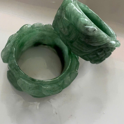 Nhẫn Rồng Nam Ni 20mm Cao 12mm Dầy 4mm Đá Cẩm Thạch Xanh Đều màu tự nhiên nhu đẹp sang tay ạ
