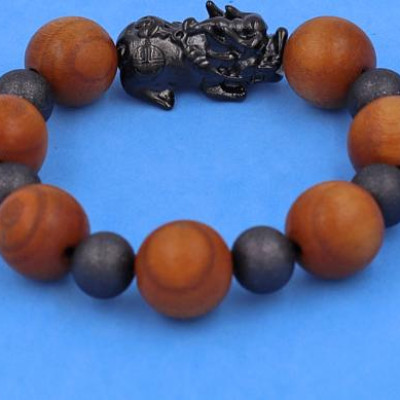 Chuỗi tay Gỗ Hoàng Đàn 18 ly phối 6 bi charm Tỳ Hưu inox - Vòng size XXXL