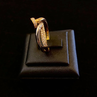 nhẫn vàng 18k đính đá nữ tính