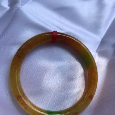 CHIẾC VÒNG TQUÝ 52 GỒM 4 MÀU TỨ QUÝ TÔNG CAM BÔNG ĐỎ 2 VÂN XANH LÁ TƯƠI ĐẸP NỮ 47kg đến 56kg