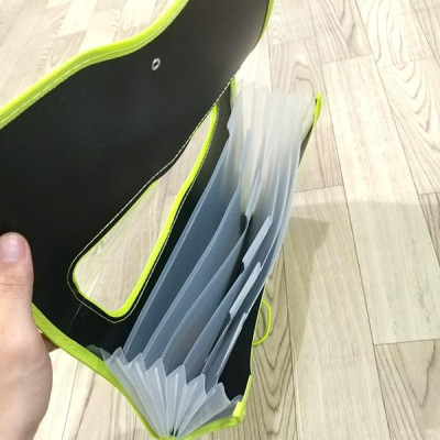 Cặp Xốp 7 Ngăn - Deli 38127 - Xanh Chuối