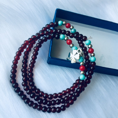 Combo Vòng đeo tay phong thủy Cỏ 4 lá chất liệu đá Ngọc Hồng Lựu, kèm hộp đựng lót Nỉ