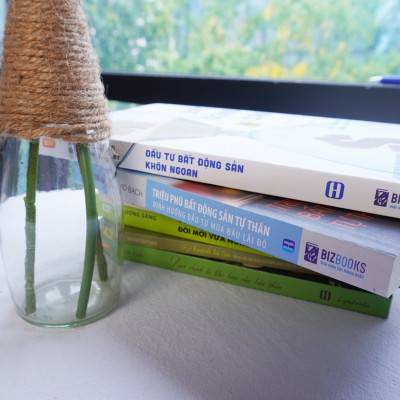 Combo 2 Cuốn Sách Dành Cho Dân Bất Động Sản: Định Hướng Đầu Tư - Triệu Phú Bất Động Sản Tự Thân Và Đầu Tư Bất Động Sản Khôn Ngoan