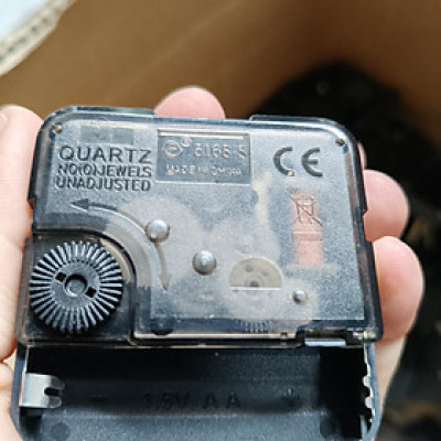 Combo 2 máy đồng hồ kim trôi, cốt 22mm trục 15mm , mới  90% 