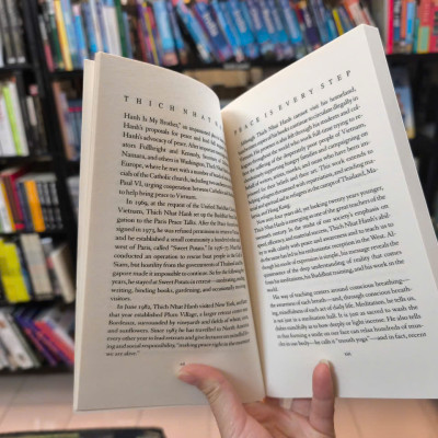 Sách - Peace is Every Step by Thich Nhat Hanh - Triết Học, Tôn Giáo tiếng Anh - Philosophy, Religion