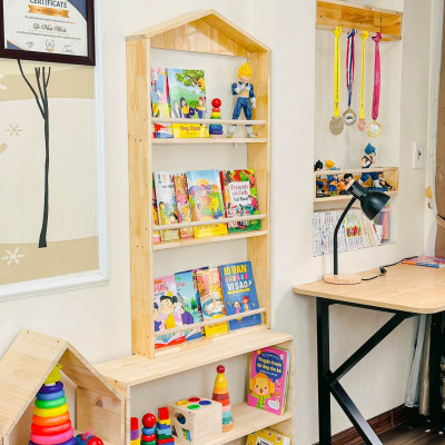 Giá sách cho bé, giá để sách treo tường hình ngôi nhà bằng Gỗ, trang trí phòng trẻ em