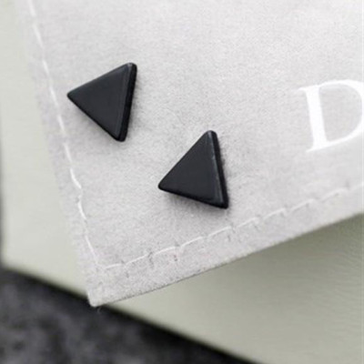 Bông tai nam châm tam giác 9mm BNC17 (Màu đen)