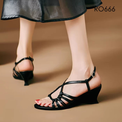 Sandal nữ quai chéo đế xuồng ROSATA RO666 -5p- Đen, Bạc - BKSTORE
