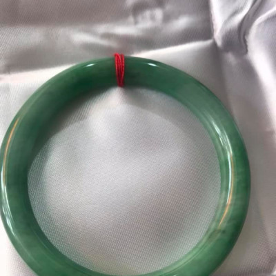 CHIẾC VÒNG TAY NỮ LÝ SỊN SAO 55MM HÀNG CAO CẤP 100% CẨM THẠCH THIÊN NHIÊN XANH NGỌC ĐẬM VÂN RẤT SANG NỮ 55KG ĐẾN 65KG