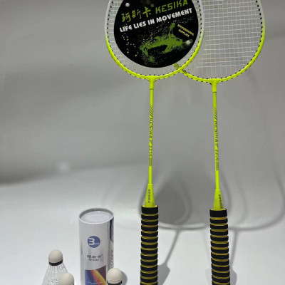 Bộ 2 vợt   đánh cầu lông hợp kim  kèm túi , tặng 3 quả cầu ,khung và cán được làm bằng chất liệu cao cấp siêu bền , tay cầm bằng gỗ lót nệm , giúp cầm nắm chắc chắn ,vận động tốt cho sức khỏe