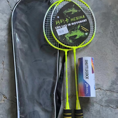 Set  2  cây vợt cầu lông chơi thể thao , hợp kim nhôm , kèm túi đựng ,  tặng 3 quả cầu ,tay cầm được làm bằng gỗ , lót ngoài đệm mút  chắc tay  ,giúp cầm nắm vợt được chắc chắn , dễ dàng