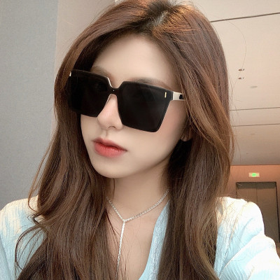 Kính râm thời trang nam nữ , kính râm gọng vuông cổ điển chống tia cực tím phong cách Hàn Quốc , hiện đại kèm hộp đựng sang trọng 