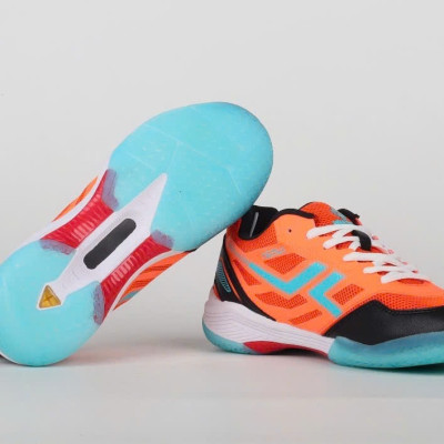 Giày cầu lông nam nữ cao cấp thiết kế trẻ trung năng động, êm chân và chắc chắn