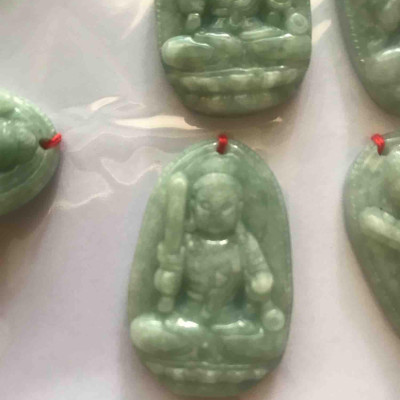 - MẶT PHẬT BẤT ĐỘNG MINH VƯƠNG XANH CẨM THẠCH TỰ NHIÊN 35mm đk 23mm ĐỘ mệnh NỮ tuổi DẬU mệnh MỘC HOẢ THUỶ 