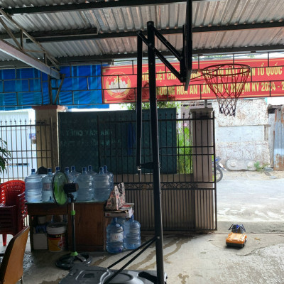 Trụ bóng rổ S021 (có tay quay tăng chỉnh), trụ bóng rổ điều chỉnh từ 230 đến 305 cm, an toàn phù hợp cho người lớn và trẻ em