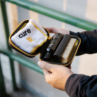 Bộ Vệ Sinh Giày Dép Crep Protect Cure Kit (gồm bàn chải, khăn lau, chai dung dịch vệ sinh 100ml và sách hướng dẫn) 