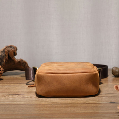 Túi đeo chéo nam DA BÒ THẬT – BEE GEE DCN9339