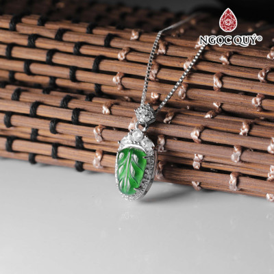 Mặt dây chuyền đính đá phỉ thúy mệnh hỏa mộc - Ngọc Quý Gemstones