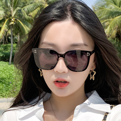 Kính râm đen gọng to , kính mát  nam nữ , chống tia UV , chống bụi ,phong cách thời trang Hàn Quốc , hiện đại , trẻ trung , sôi động và cá tính  , kèm hộp đựng sang trọng