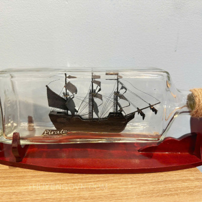 Thuyền chai trang trí, thuyền chai dáng vuông phong thủy, thuyền gỗ trang trí, decor phòng họp, bàn làm việc