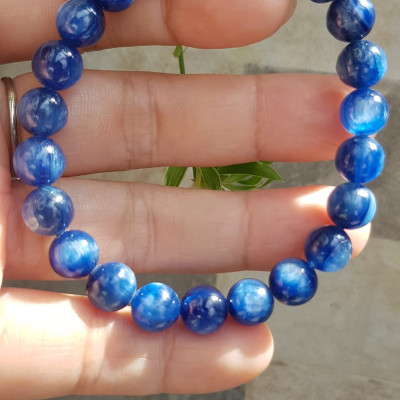 Vòng tay nữ đá  kyanite tự nhiên hay đá Sapphire nước xanh dương Đậm bóng đẹp 8mm đẹp sang tốt sức khỏe , mang lại may mắn, tài lộc nữ mệnh Thủy mệnh Mộc đeo ạ