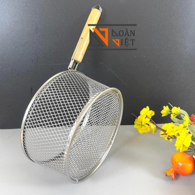RỔ CHIÊN KHOAI TÂY, GÀ RÁN tay cầm gỗ 22 cm - INOX không rỉ, viền inox chắc chắc. Chuyên phục vụ Sp Gia dụng, Khuôn làm