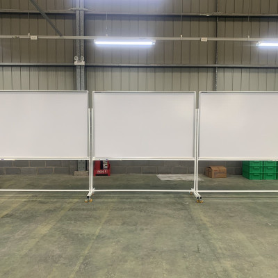 Bảng di động 2 mặt trắng viết bút lông Poly có kẻ ô ly Bavico-1,2x1,8m