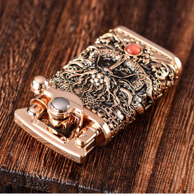 Vỏ Hột Quẹt Bật Lửa Xăng Đá Chief CF018-50 Khắc Hoa Văn Họa Tiết 3D Nổi, Đánh Đá Nhân Tạo Cao Cấp Đẹp Độc Lạ ( Màu Ngẫu Nhiên)