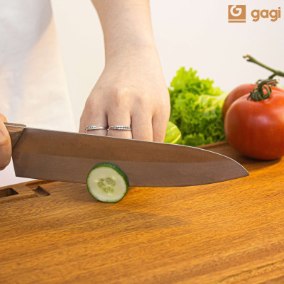 Thớt Gỗ Xoan Đào Cao Cấp GAGI Mã GC11 To Dày, Có Rảnh Thu Nước, Thiết Kế Thông Minh Tích Hợp Đá Mài Và Khe Cắm Điện Thoại, Móc Treo Tiện Lợi - Hàng Chính Hãng