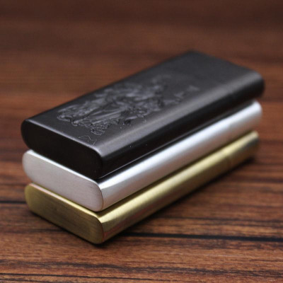 Vỏ Hột Quẹt Bật Lửa Xăng Đá Dolphin HY-699Q Khắc Hình Quan Công Độc Lạ - Nhiều Màu