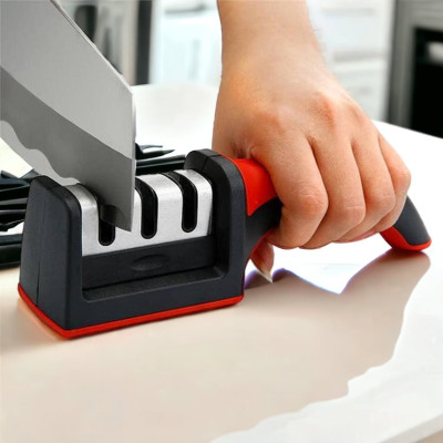 Máy mài dao ,kéo  bằng tay 3 cấp độ siêu tốc , đa năng 3 rãnh sắc bén , ,chất liệu thép không gỉ , đáy nhám chống trượt  ,thiết kế tay cầm bằng nhựạ giúp cầm dễ dàng , an toàn nhanh và tiện dụng