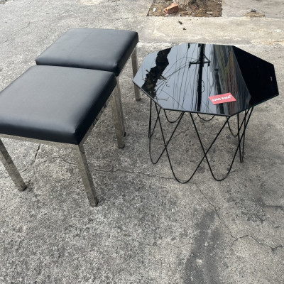 (GIẢM SÂU) Bộ ghế ngồi chờ chân inox, nệm ngồi bọc da 45 x 45 x 45 cm Juno Sofa tặng kèm bàn trà kính Phi 60 cm x cao 45 cm