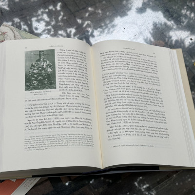 (Ấn bản 2023, bìa cứng, có áo quà tặng kèm gồm bản đồ, bookmark và bộ postcard 8 tấm) VIỆT NAM SỬ LƯỢC (ẤN BẢN KỈ NIỆM 100 NĂM XUẤT BẢN LẦN ĐẦU)– Trần Trọng Kim_ Đông A - NXB Văn Học