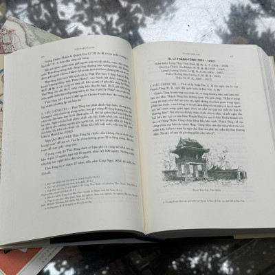 (Ấn bản 2023, bìa cứng, có áo quà tặng kèm gồm bản đồ, bookmark và bộ postcard 8 tấm) VIỆT NAM SỬ LƯỢC (ẤN BẢN KỈ NIỆM 100 NĂM XUẤT BẢN LẦN ĐẦU)– Trần Trọng Kim_ Đông A - NXB Văn Học