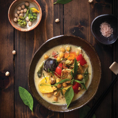 Về Nhà Ăn Cơm - 45 Công Thức Thuần Chay Cho Mâm Cơm Nhà Bạn (Tái Bản 2024)